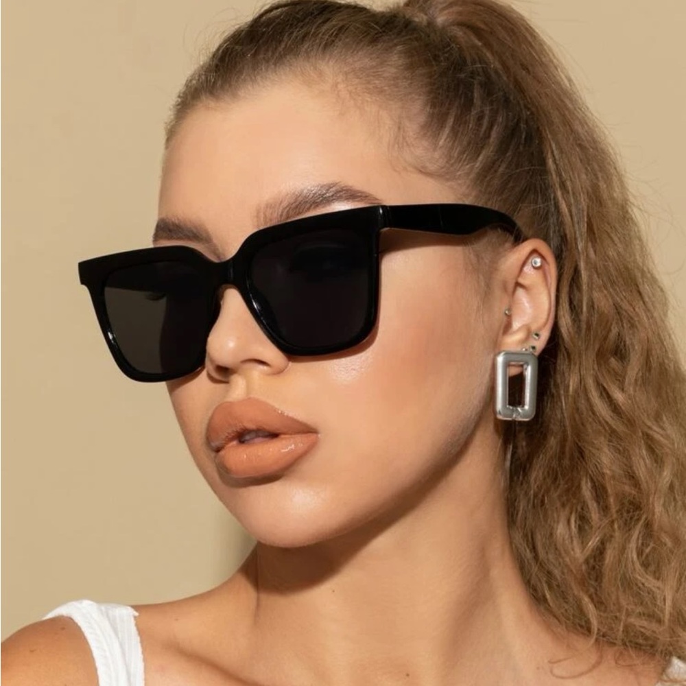 Women’s Black Sunglasses- Fashion Sunnies